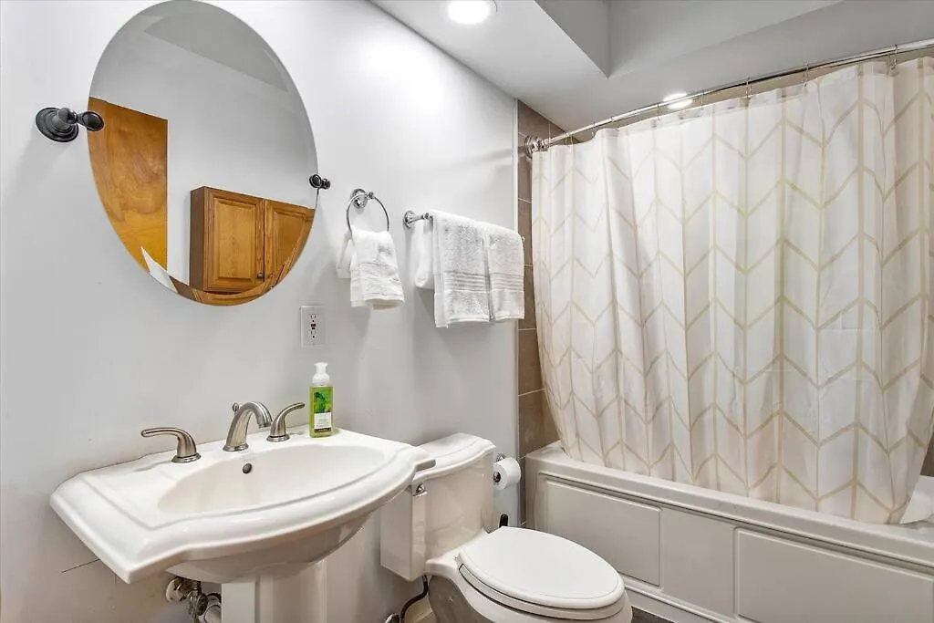 Serenity In The Suburbs: Your Gorgeous Rva Getaway Richmond 0*,